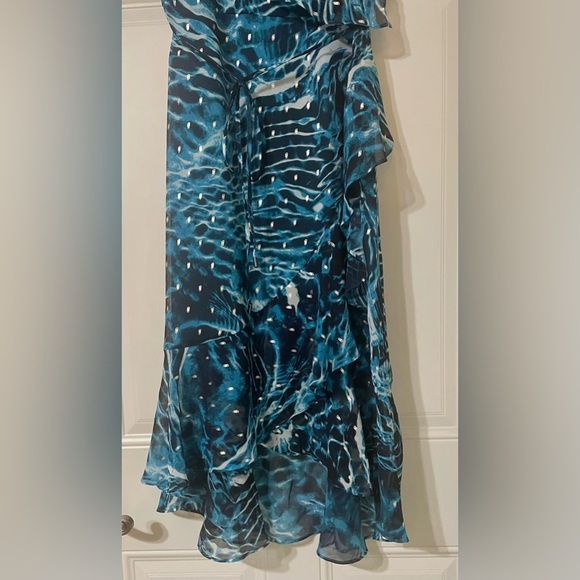 White House Black Market Sleeveless Ruffle Wrap Dress Blue Size 4 Coastal Vacay - Picture 4 of 10